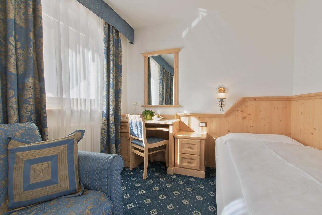 Garni La Dorada Aparthotel Colfosco Phòng bức ảnh