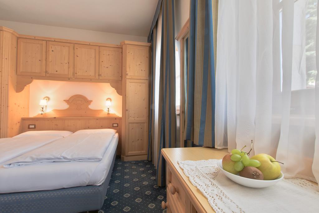 Garni La Dorada Aparthotel Colfosco Phòng bức ảnh