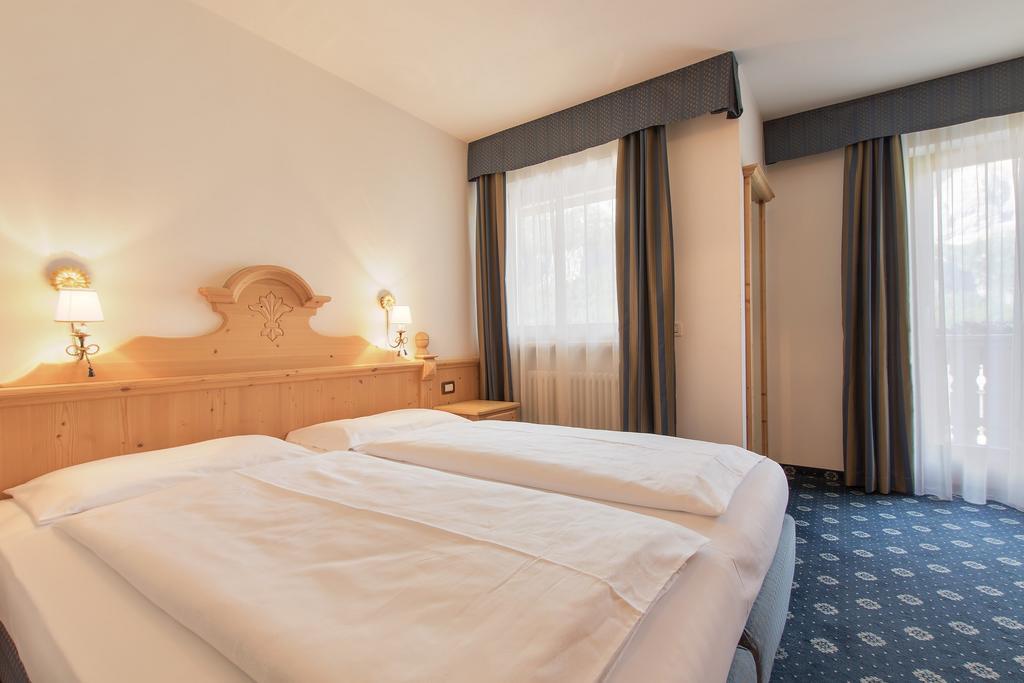 Garni La Dorada Aparthotel Colfosco Ngoại thất bức ảnh