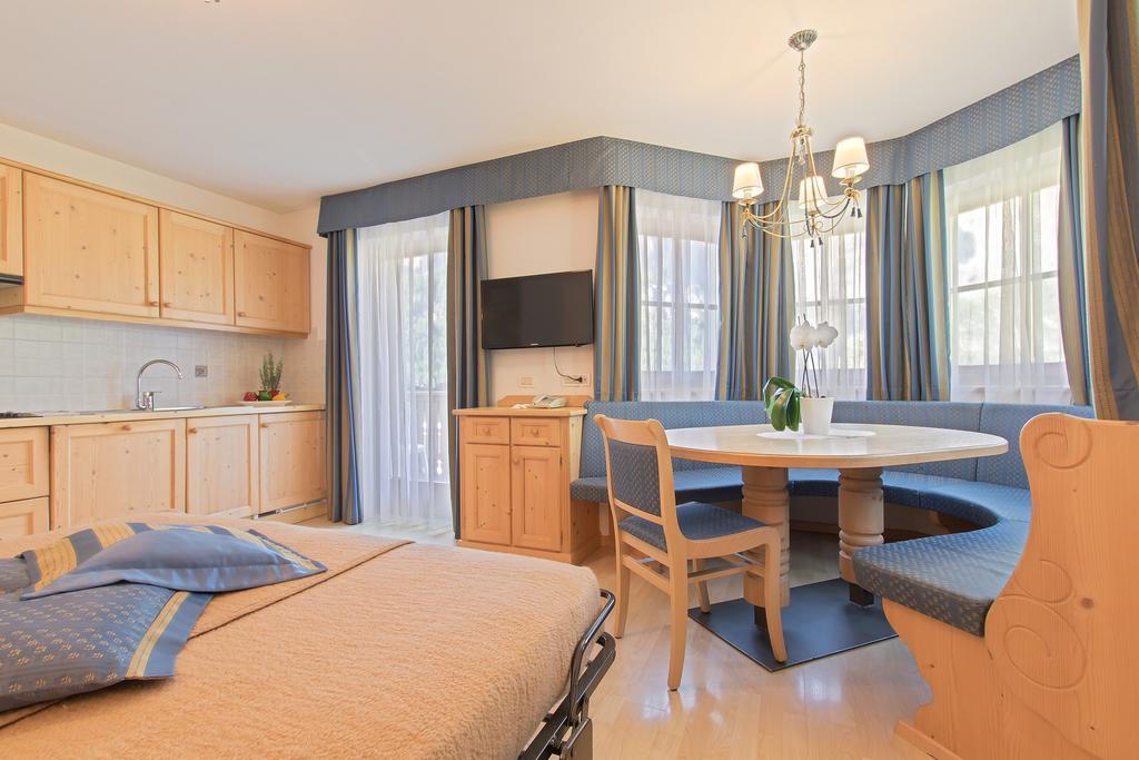 Garni La Dorada Aparthotel Colfosco Phòng bức ảnh