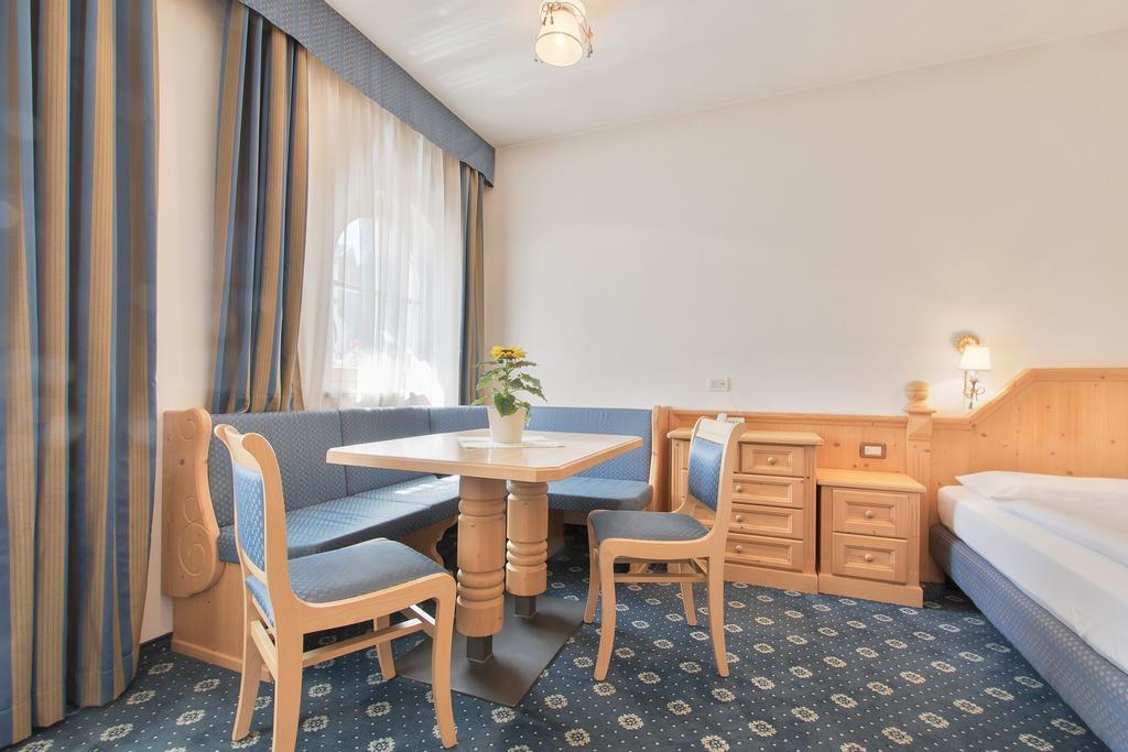 Garni La Dorada Aparthotel Colfosco Ngoại thất bức ảnh