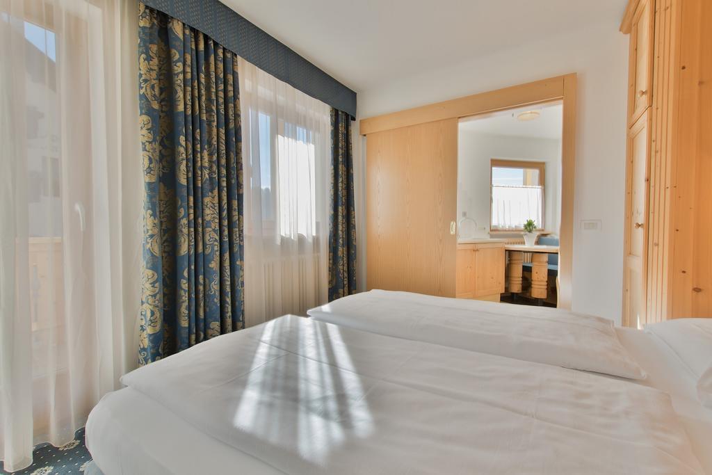 Garni La Dorada Aparthotel Colfosco Ngoại thất bức ảnh