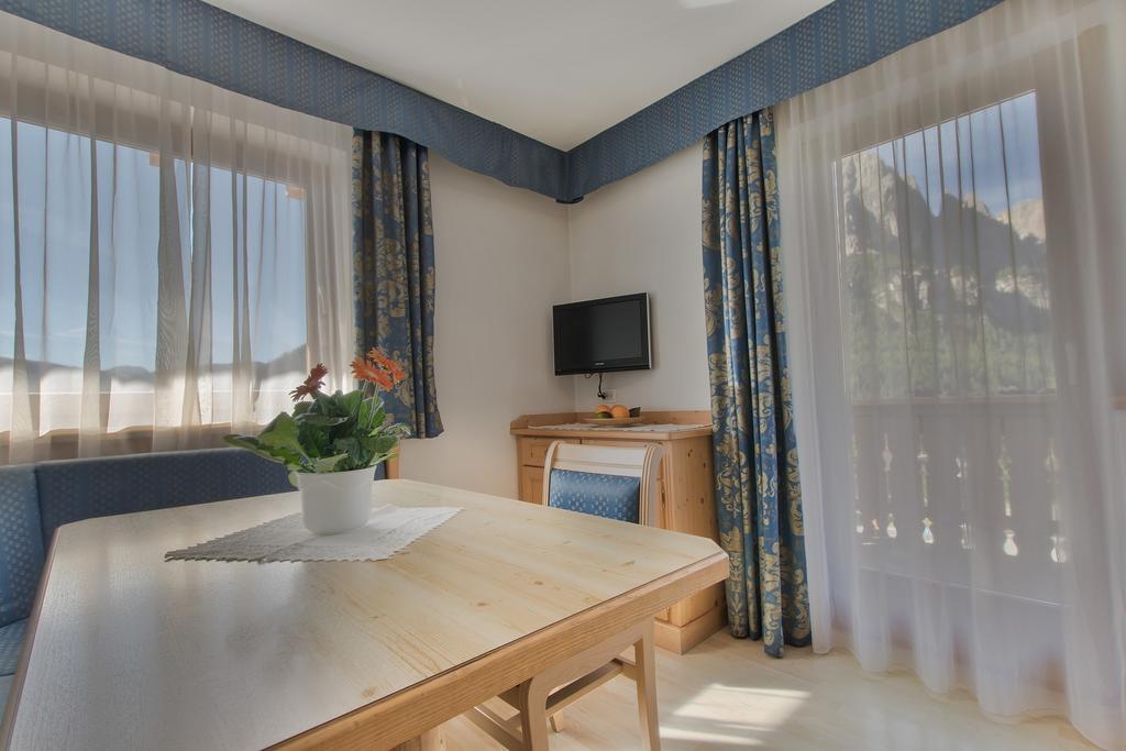 Garni La Dorada Aparthotel Colfosco Ngoại thất bức ảnh