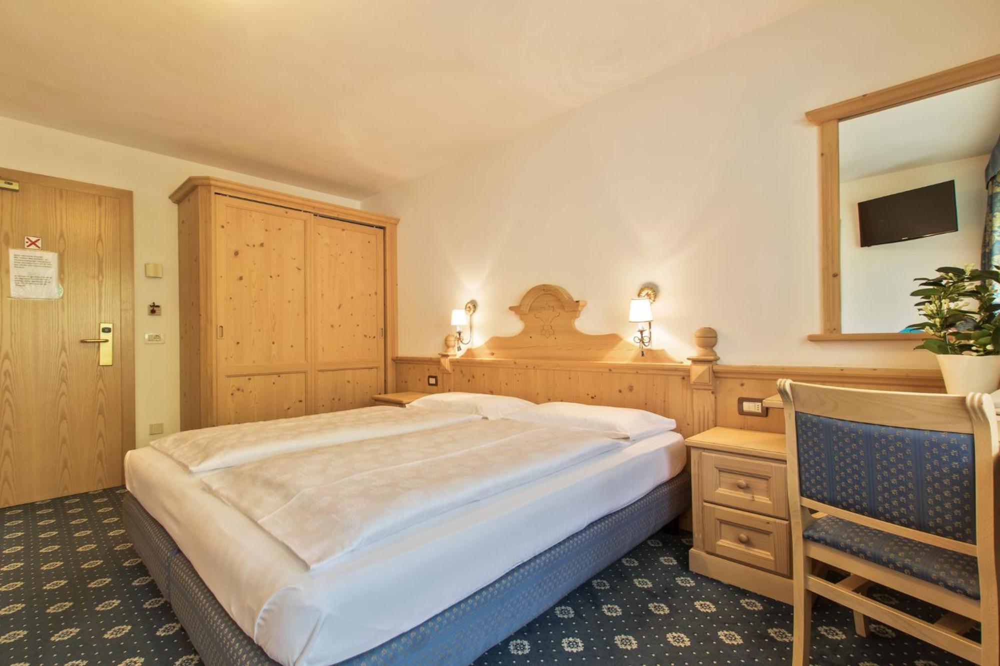 Garni La Dorada Aparthotel Colfosco Ngoại thất bức ảnh